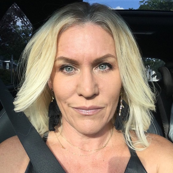 Meet your Posher, Karen - Picture 1 of 1